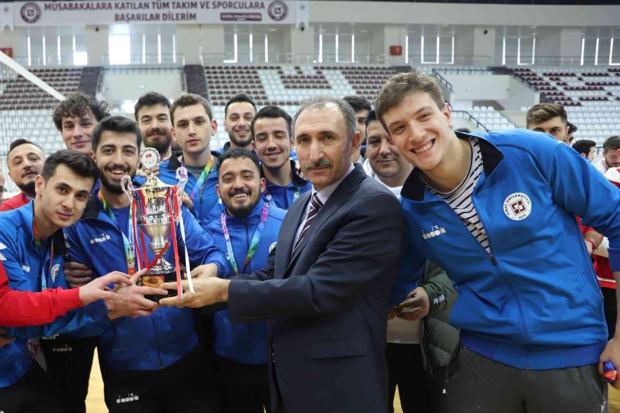 FÜ spor müsabakalarında 11’inci oldu