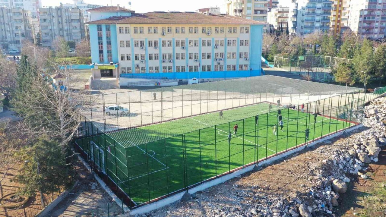 Esentepe’de gençler semt sahasına kavuştu