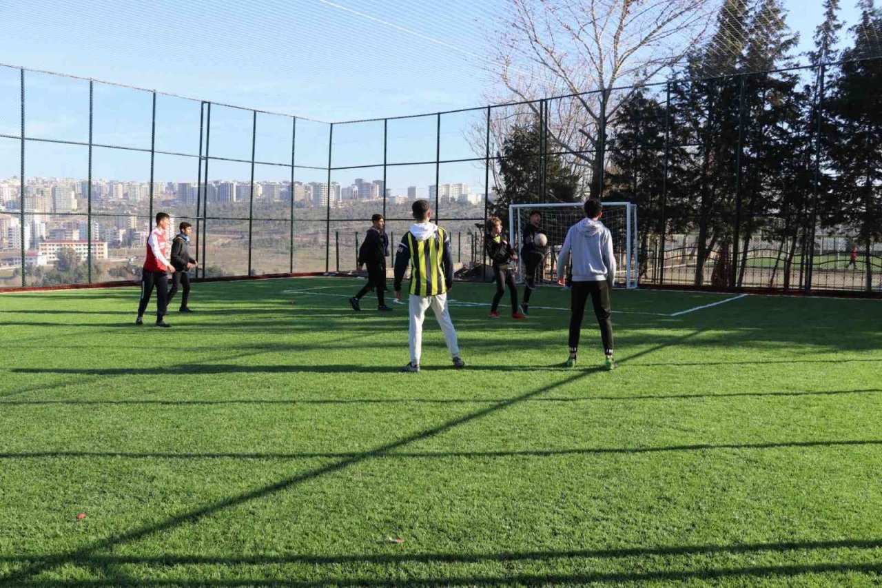 Esentepe’de gençler semt sahasına kavuştu