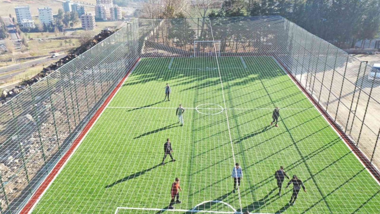 Esentepe’de gençler semt sahasına kavuştu