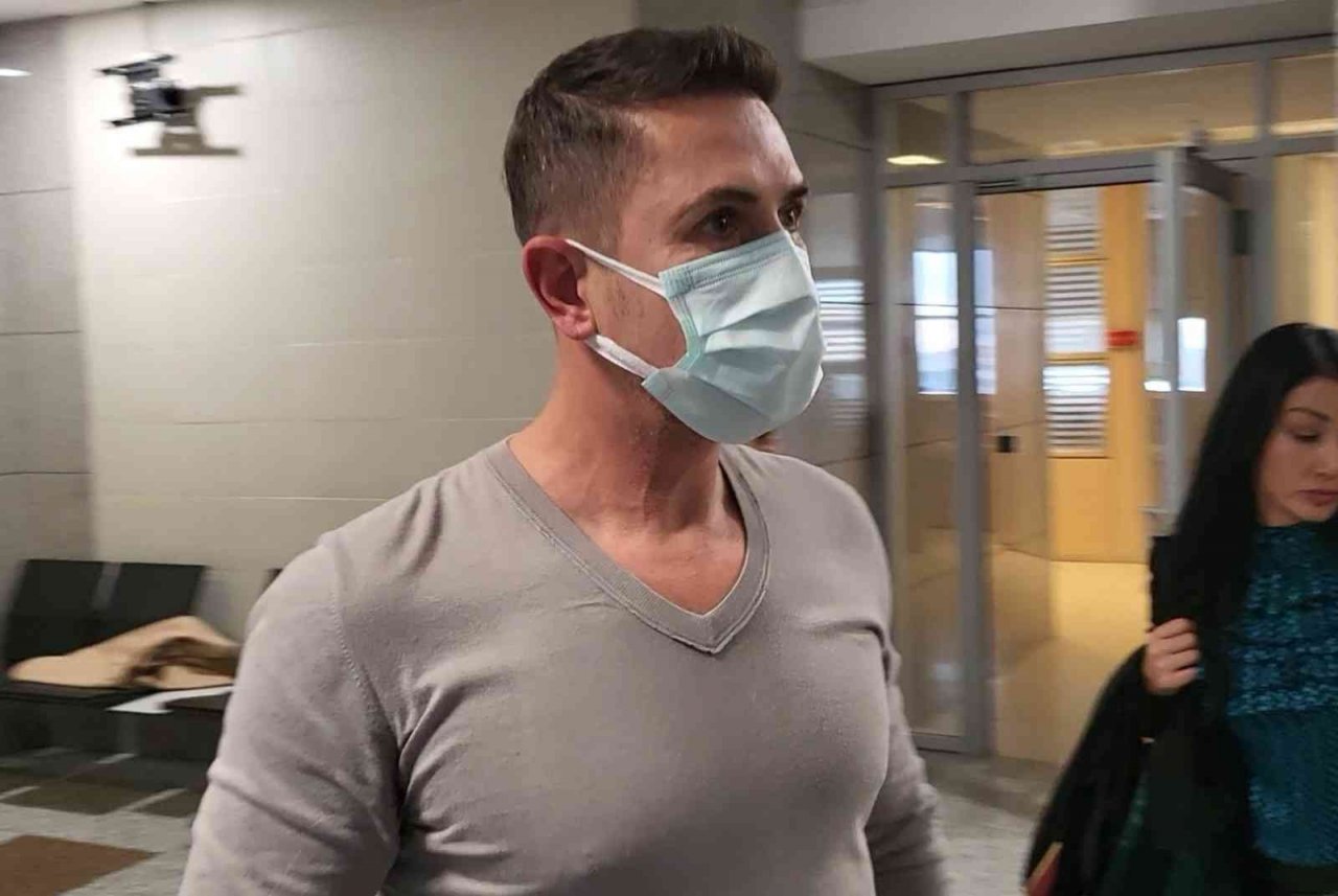 Eşi Yağmur Aşık’a kendisine hakaret ettiği iddiasıyla dava açan Emre Aşık: " Şu an kendisiyle aynı yerde olmaktan ve aynı havayı solumaktan bile rahatsız oluyorum"