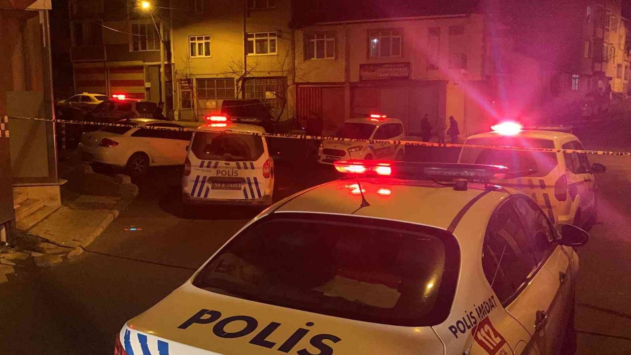 Evine giderken başına kör kurşun isabet eden adam hayatını kaybetti