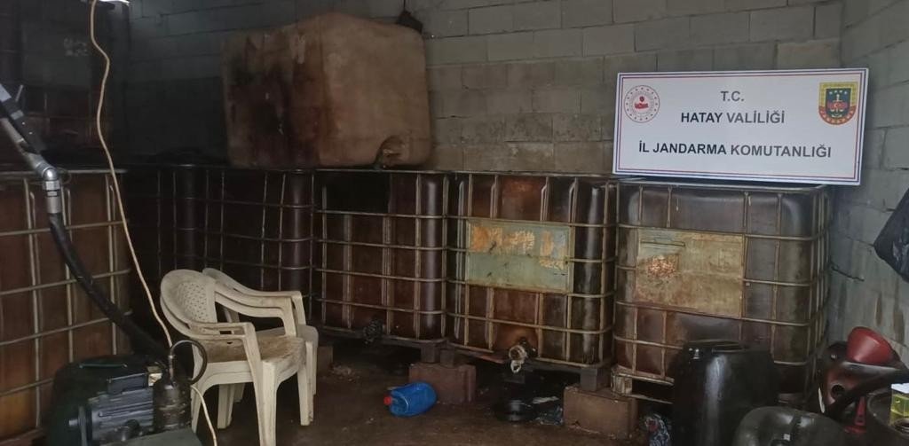 Hatay’da 4 ton kaçak akaryakıt ele geçirildi