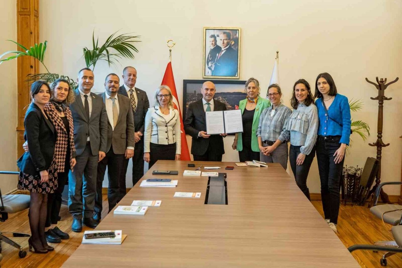 Başkan Soyer, zehirsiz kent İzmir için imza attı
