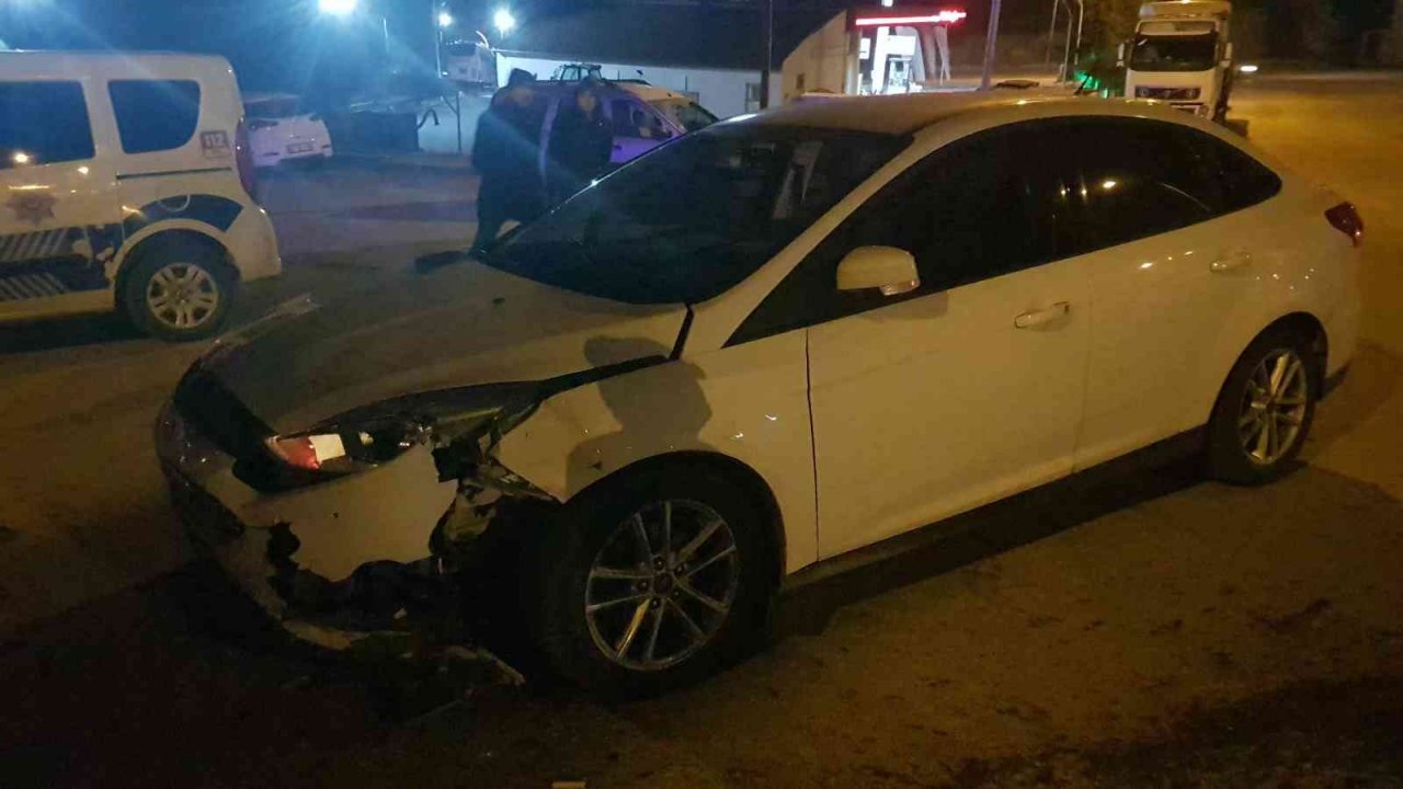 Safranbolu’da 2 otomobil çarpıştı, araçlarda maddi hasar oluştu