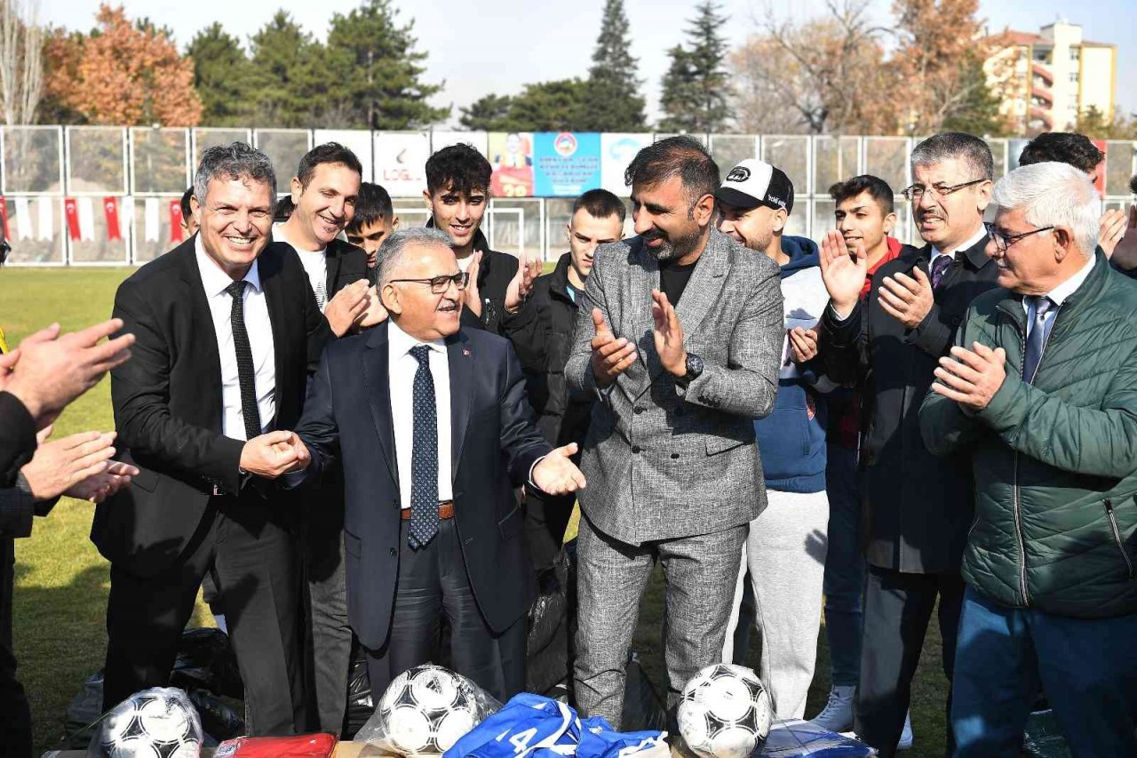 Büyükkılıç’tan 2022’de amatör spora 4 milyon TL’lik destek