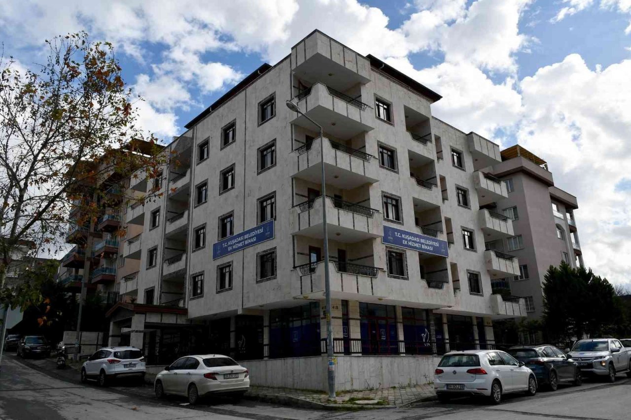 Kuşadası Belediyesi ek hizmet binasına taşındı