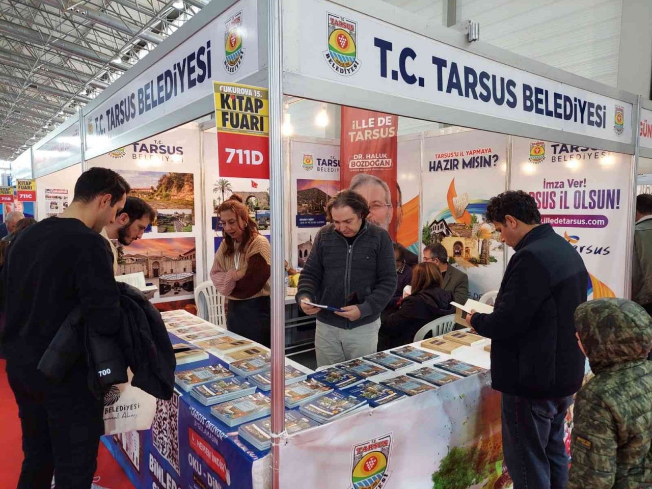 Tarsus Belediyesi standı, Çukurova Kitap Fuarında yoğun ilgi görüyor