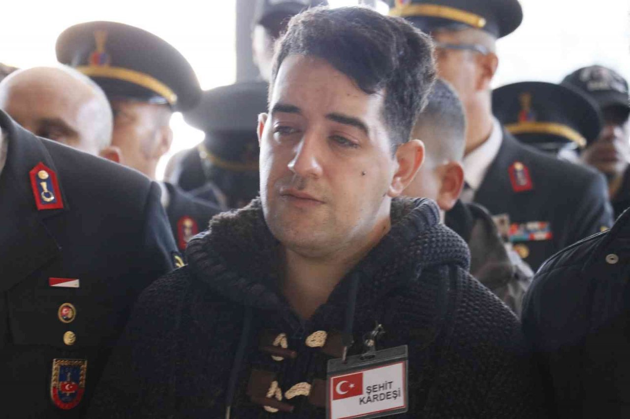 Otobüs kazasında şehit olan Eren Öztürk, Adana’da son yolculuğuna uğurlandı