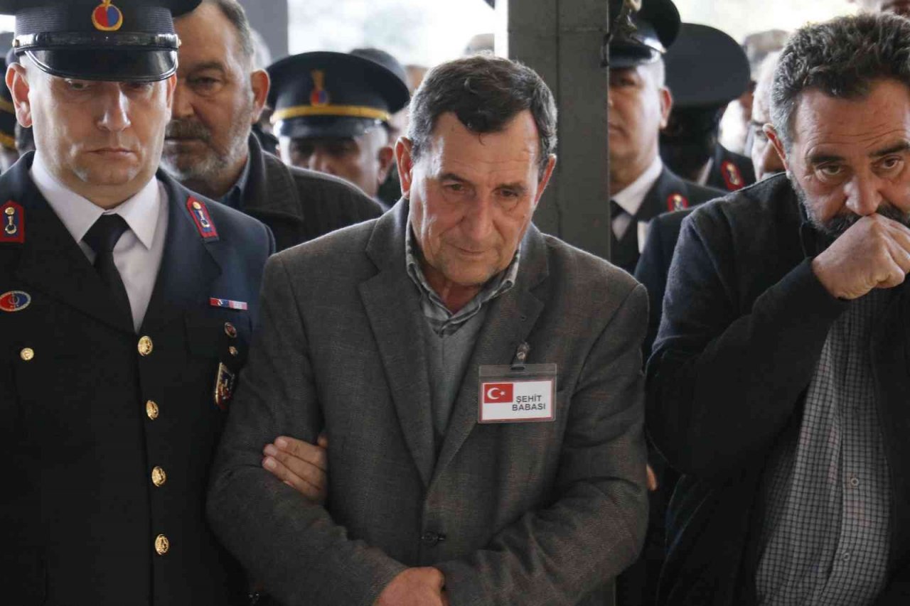 Otobüs kazasında şehit olan Eren Öztürk, Adana’da son yolculuğuna uğurlandı