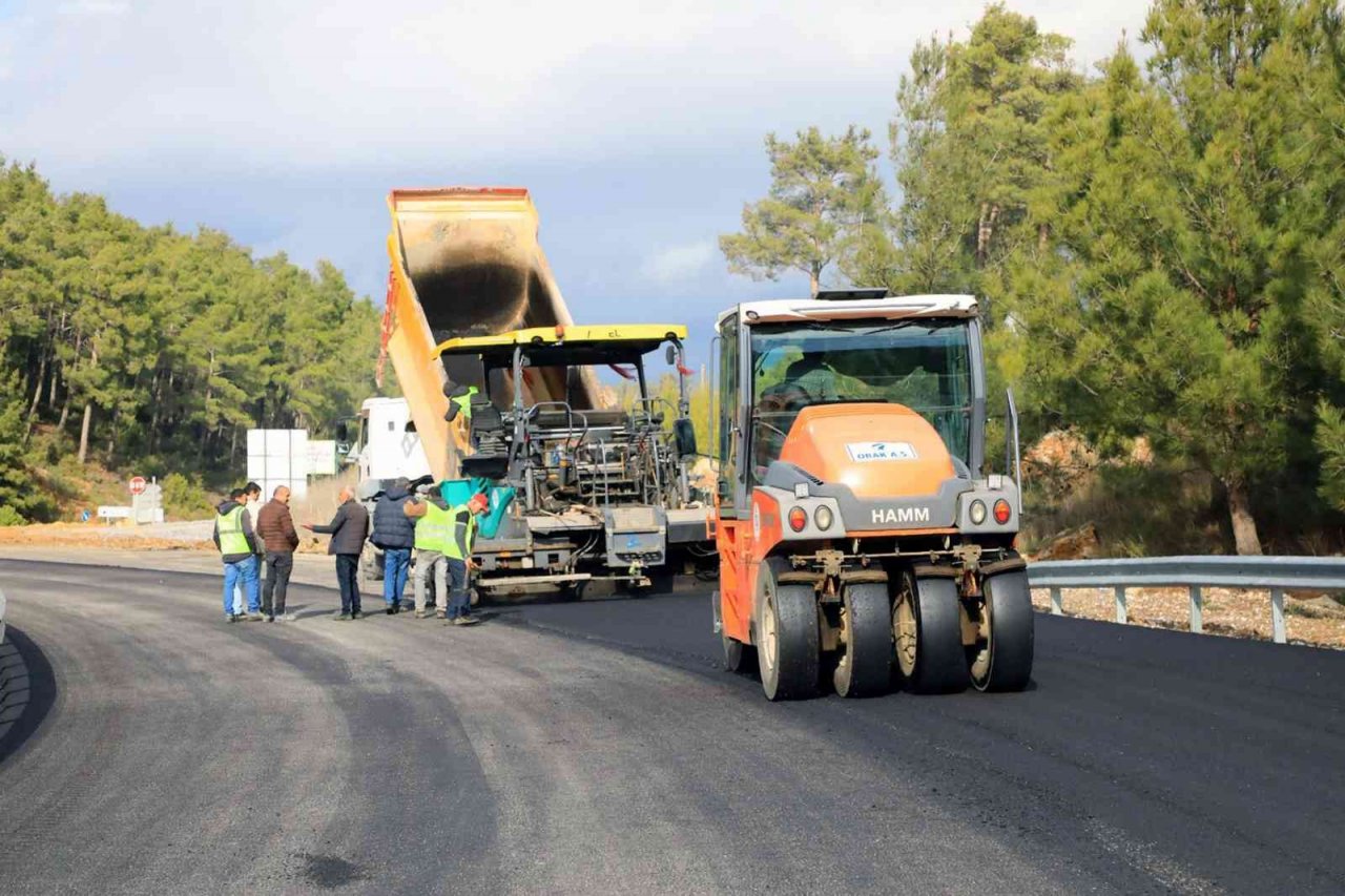 Kavaklıdere’de yol çalışmaları tamamlanıyor