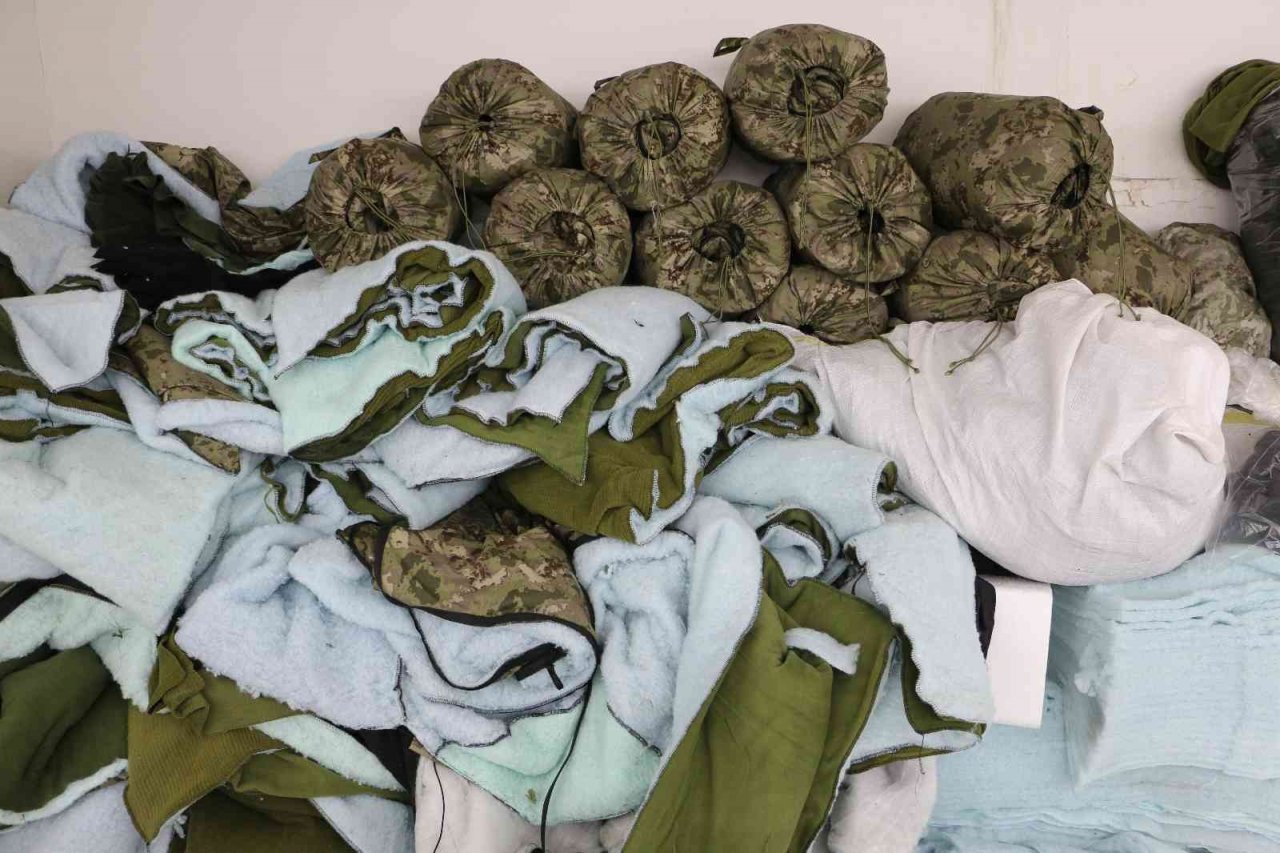 Diyarbakırlı öğrencilerden Ukraynalı askerlere uyku tulumu ihracatı