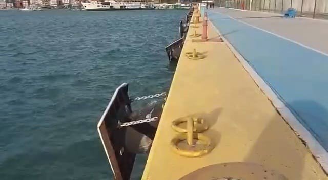 Amasra’ya gelen Rus Kruvaziyer liman usturmaçalarına çarptı