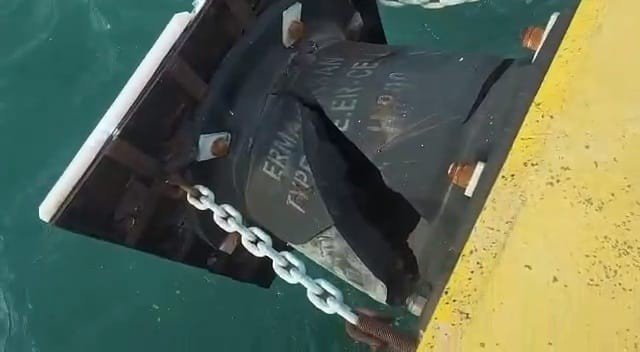 Amasra’ya gelen Rus Kruvaziyer liman usturmaçalarına çarptı