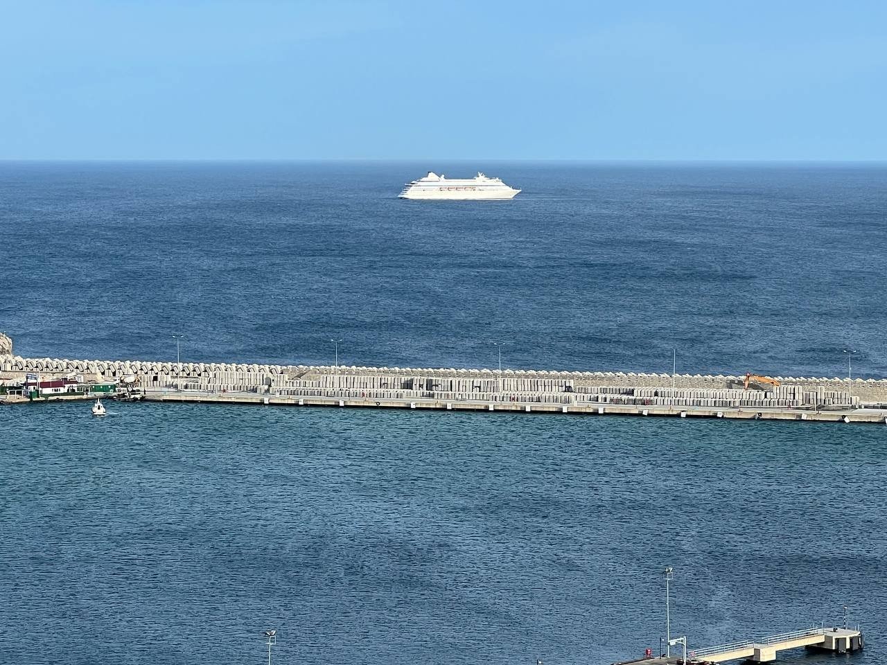 Amasra’ya gelen Rus Kruvaziyer liman usturmaçalarına çarptı