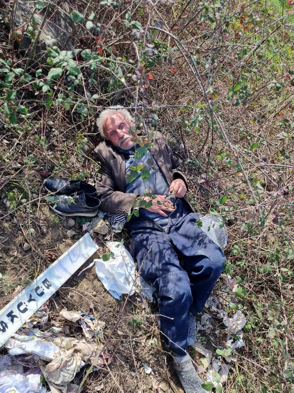 Kaybolan yaşlı adamı jandarma iz takip köpeği buldu