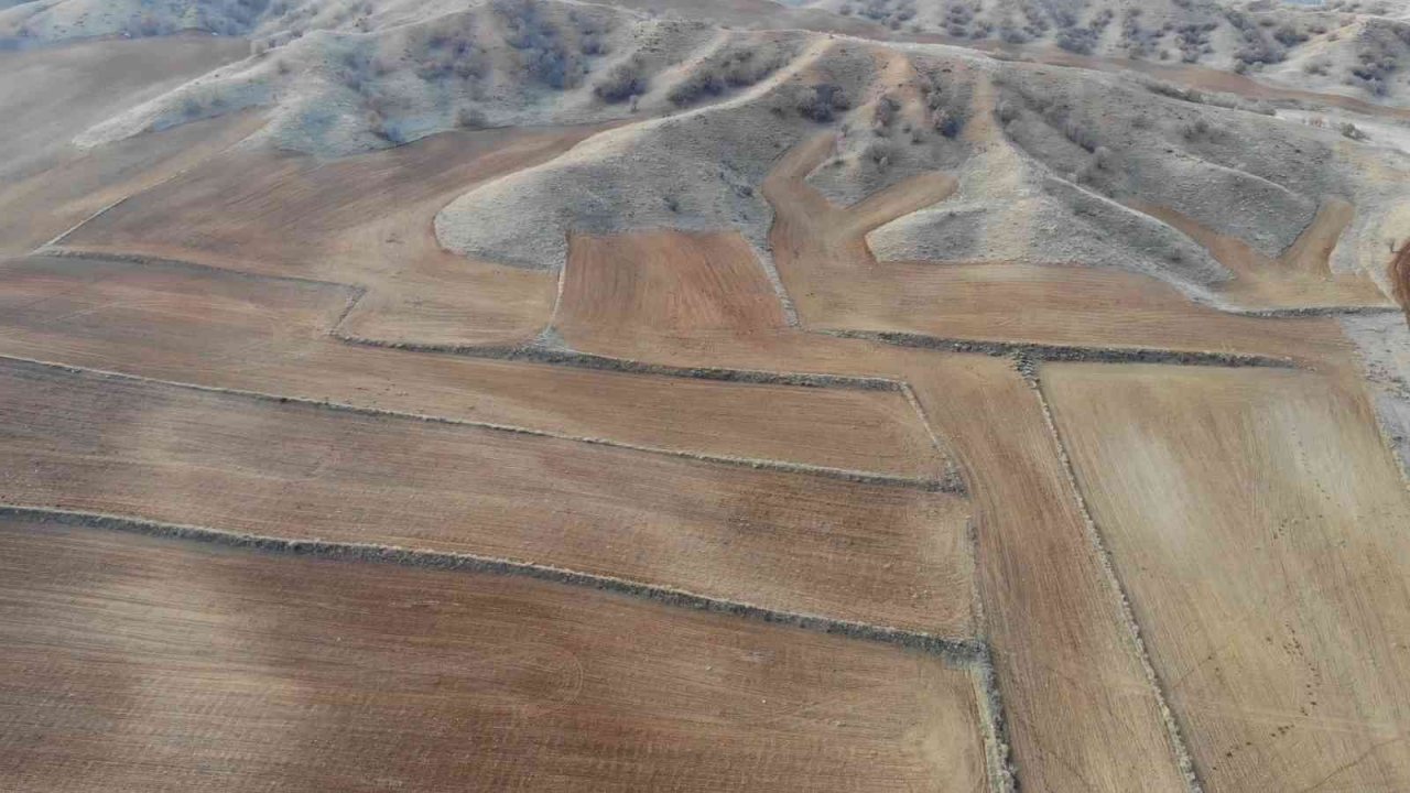 Tedirgin eden kuraklık: Vatandaşlar su kaynakları aramaya başladı