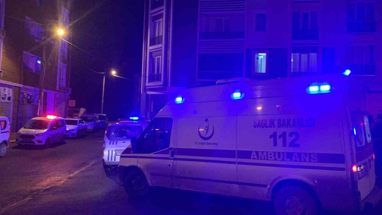 Evine giderken başına kör kurşun isabet eden adam hayatını kaybetti