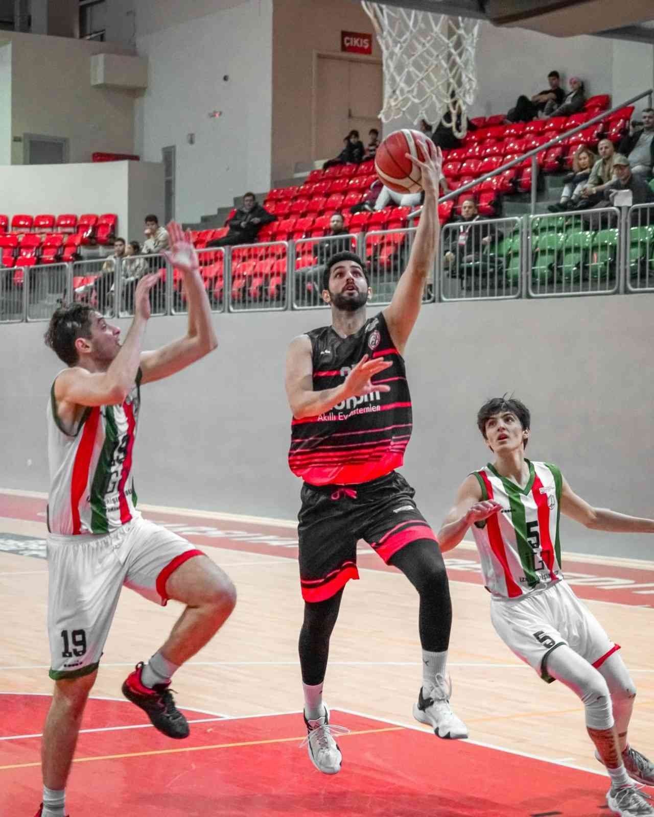 İlkler Şehri Uşak Basketbol Takımı ikinci yarıya avantajlı başlamak istiyor