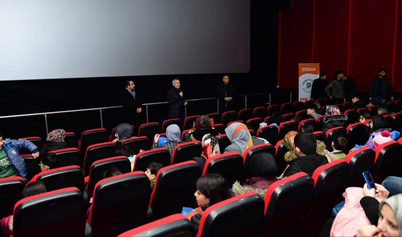 Yeşilyurt’ta yetim ve öksüz çocuklara sinema keyfi