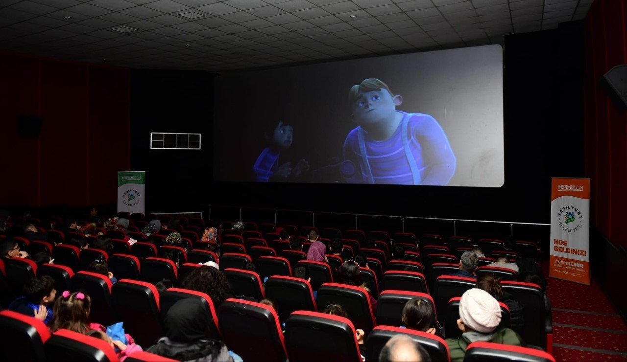 Yeşilyurt’ta yetim ve öksüz çocuklara sinema keyfi