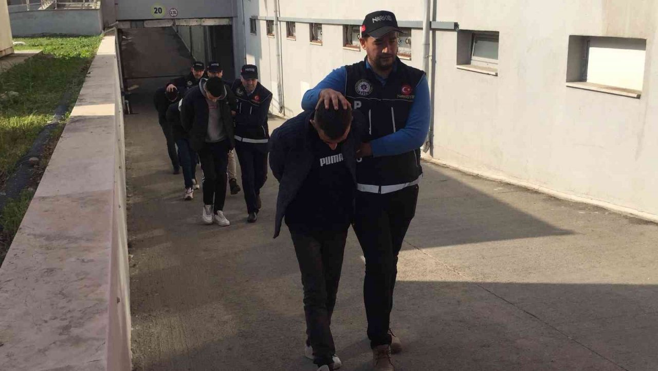 Yakalanan 6 torbacıdan 4’ü tutuklandı