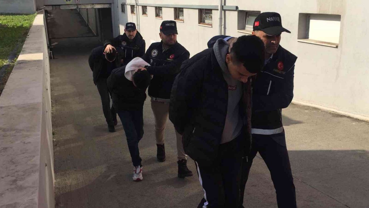 Yakalanan 6 torbacıdan 4’ü tutuklandı