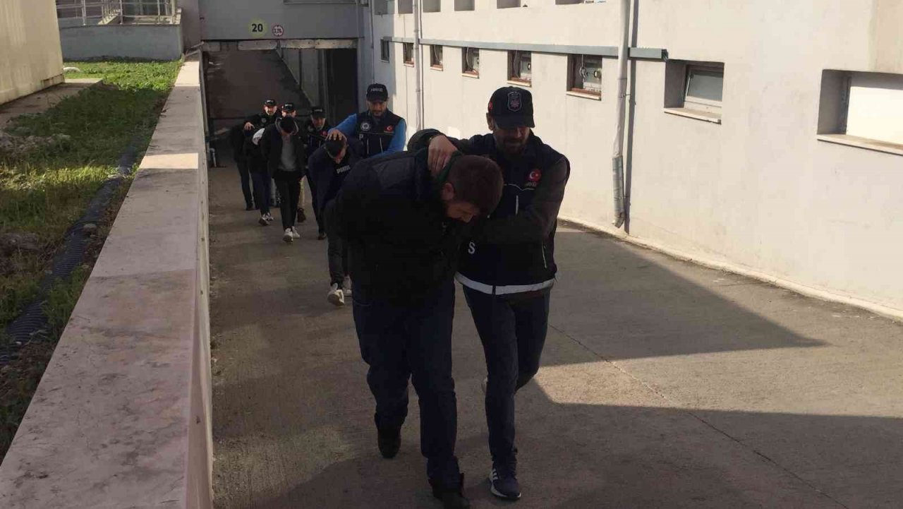 Yakalanan 6 torbacıdan 4’ü tutuklandı