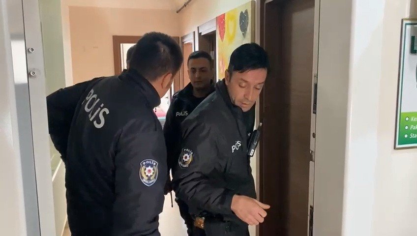 ‘Kapının arkasında hırsız var’ ihbarı polisleri harekete geçirdi