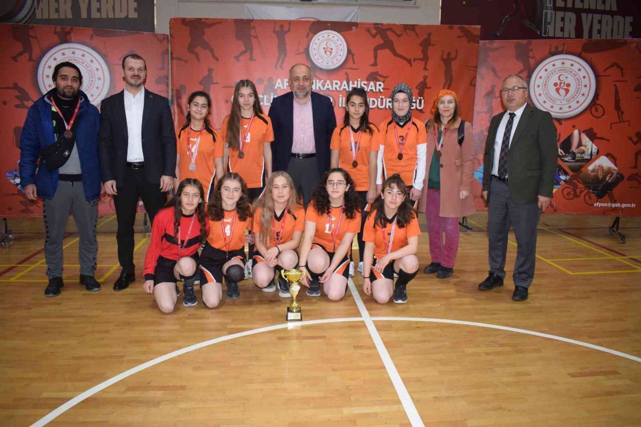 Afyonkarahisar’da okul sporlarında kıyasıya mücadele