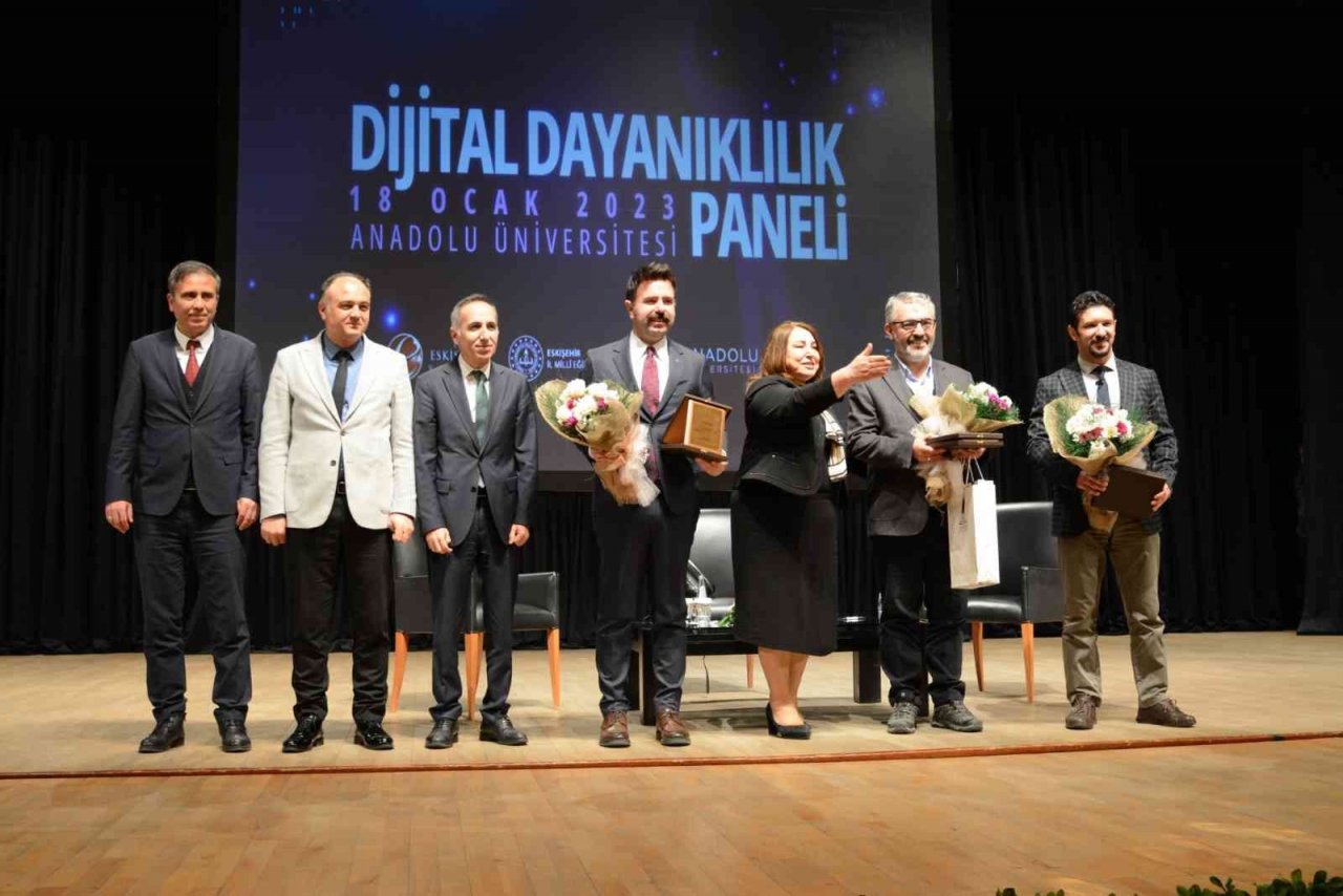 Anadolu Üniversitesinde “Dijital Dayanıklılık Paneli” gerçekleştirildi