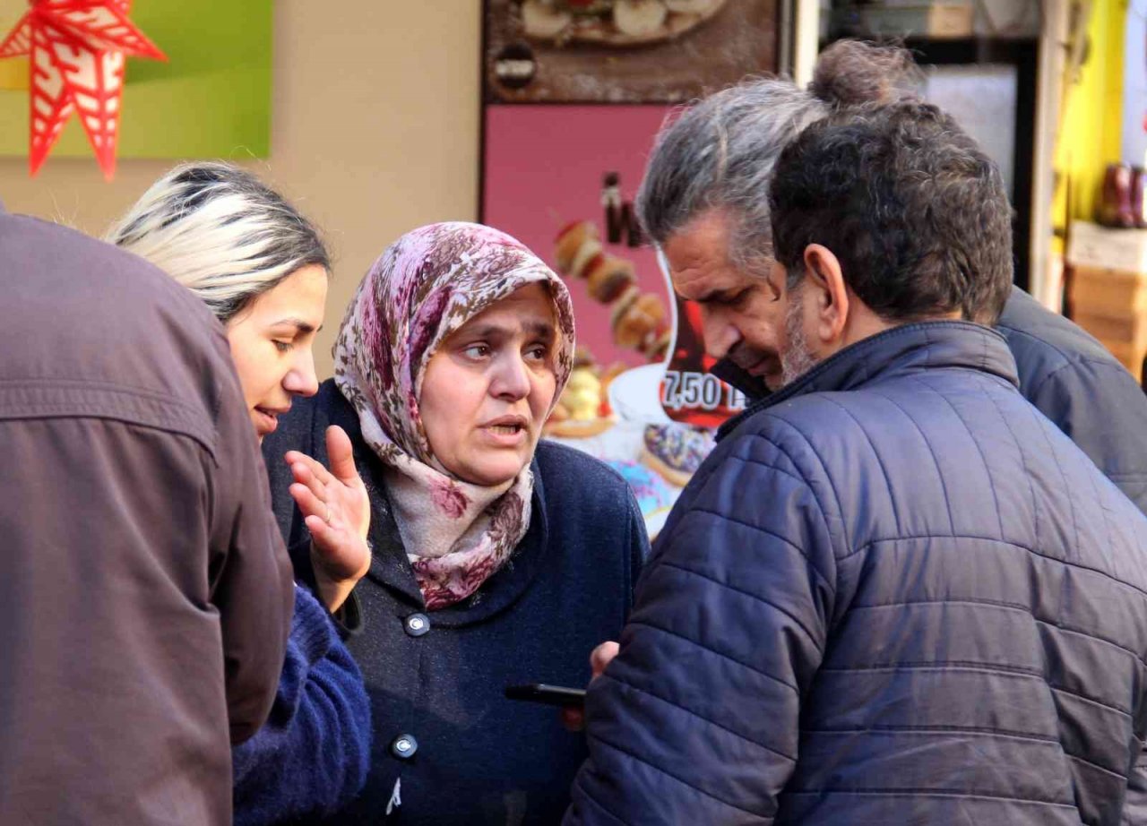 Kayınvalide ve gelinin kuyumcudaki dalgınlığı 40 bin liraya mal oldu