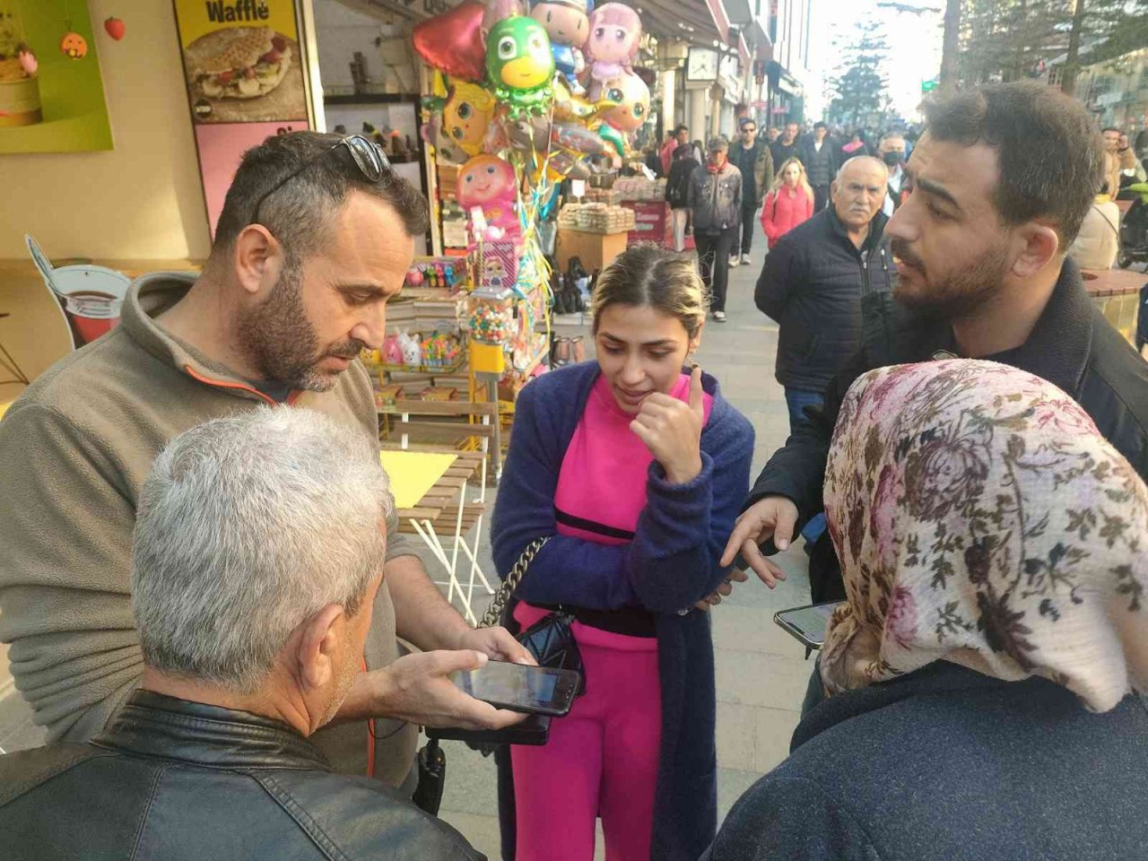 Kayınvalide ve gelinin kuyumcudaki dalgınlığı 40 bin liraya mal oldu