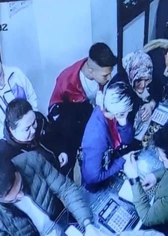 Kayınvalide ve gelinin kuyumcudaki dalgınlığı 40 bin liraya mal oldu