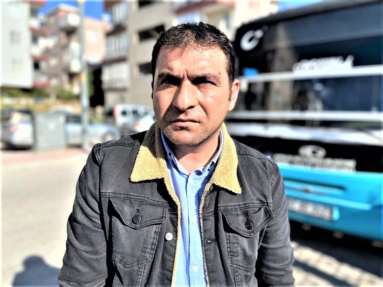 Kendisi ile tartışan yolculara küsen şoförün tepkisi, görenleri kahkahaya boğdu