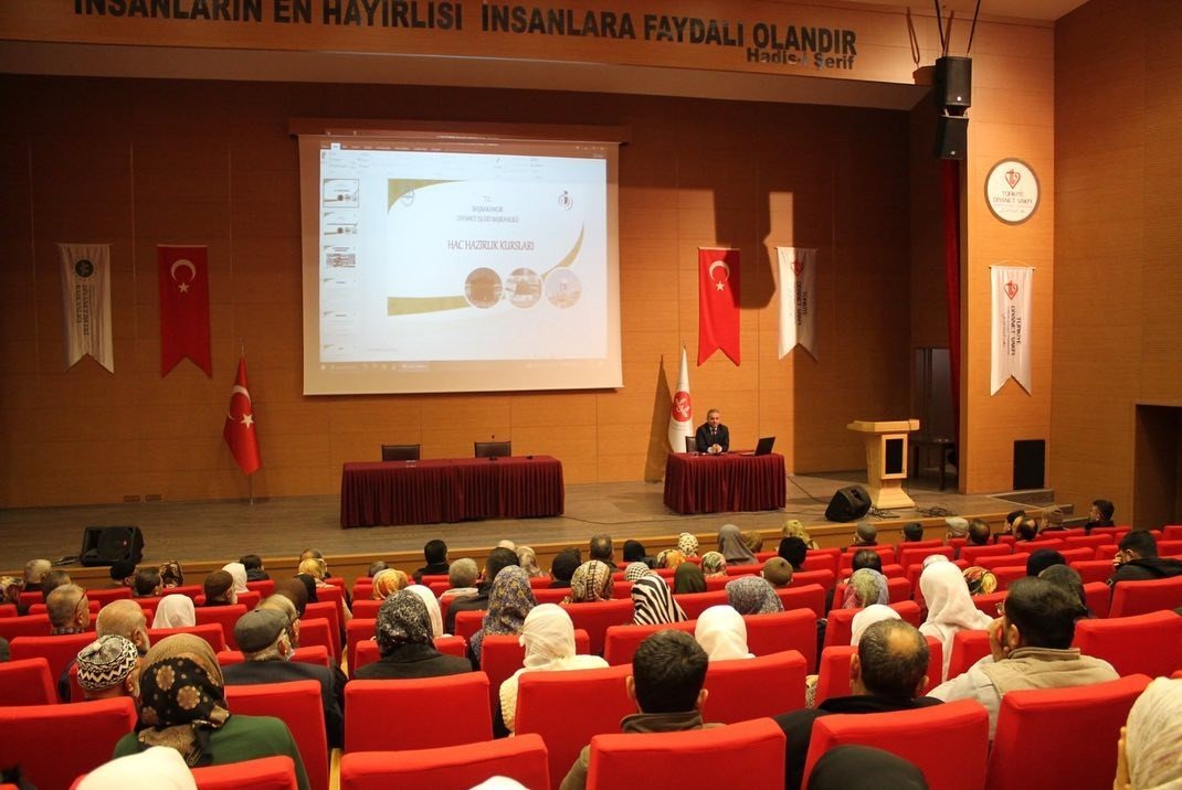Aydınlı umrecilere eğitim semineri düzenlendi
