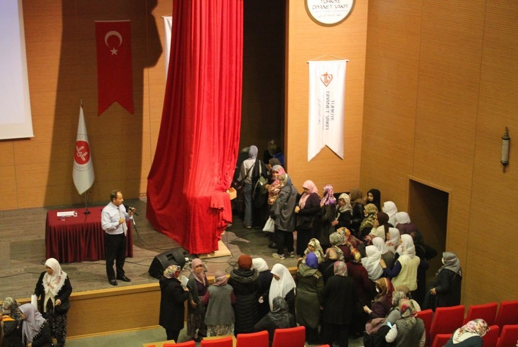 Aydınlı umrecilere eğitim semineri düzenlendi