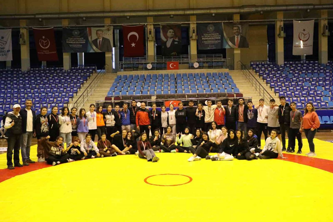Genç güreşçiler Aydın’ı temsil etmek için mindere çıktı