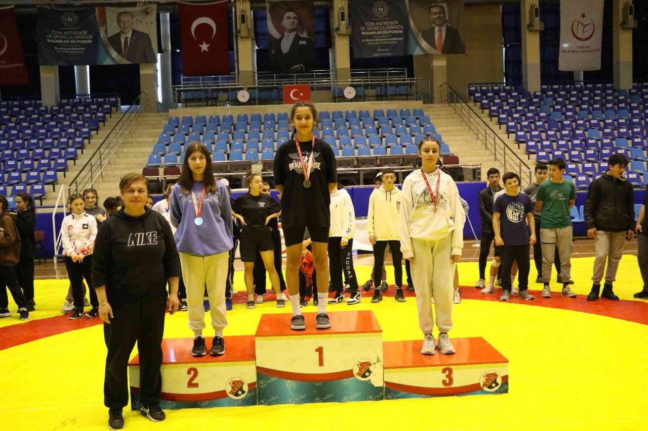 Genç güreşçiler Aydın’ı temsil etmek için mindere çıktı