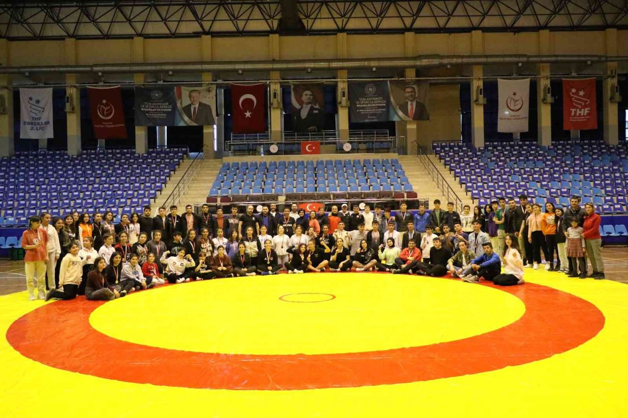 Genç güreşçiler Aydın’ı temsil etmek için mindere çıktı