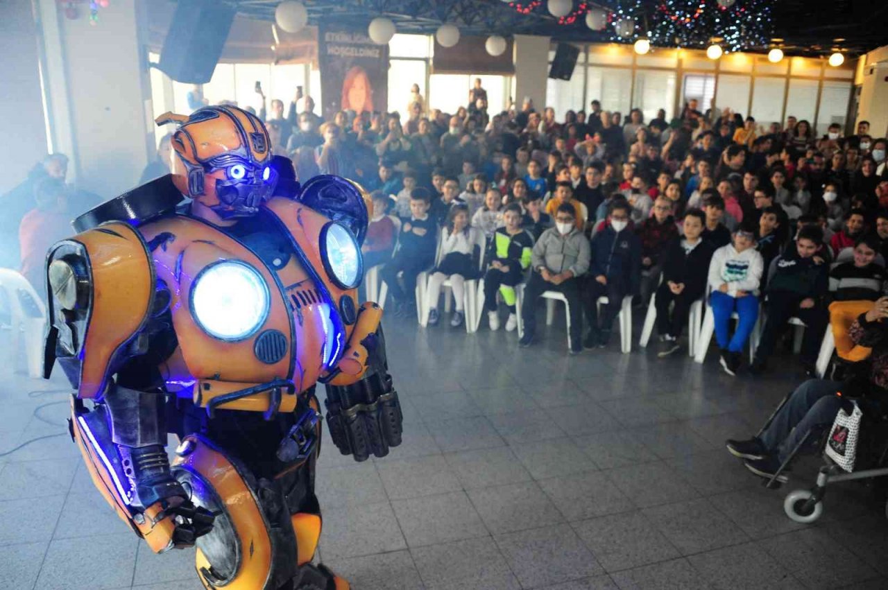 Geleceğin bilim insanlarına Robot Show