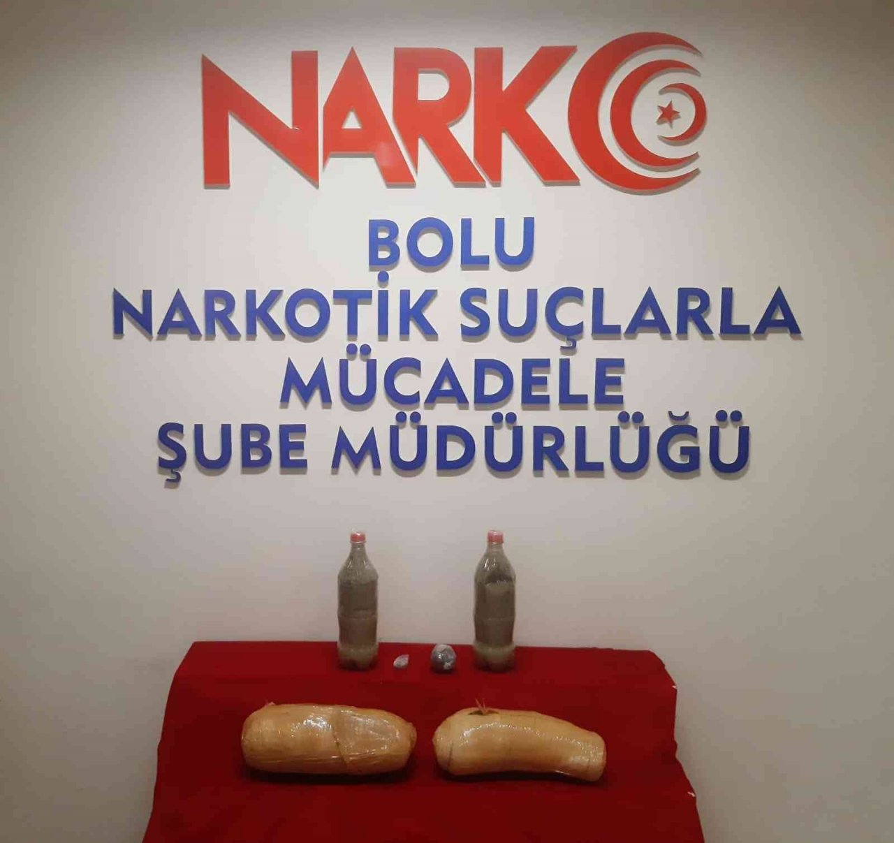 Bolu’da TIR’ın kupasına saklanmış vaziyette 3 kilogram 28 gram uyuşturucu madde ele geçirildi