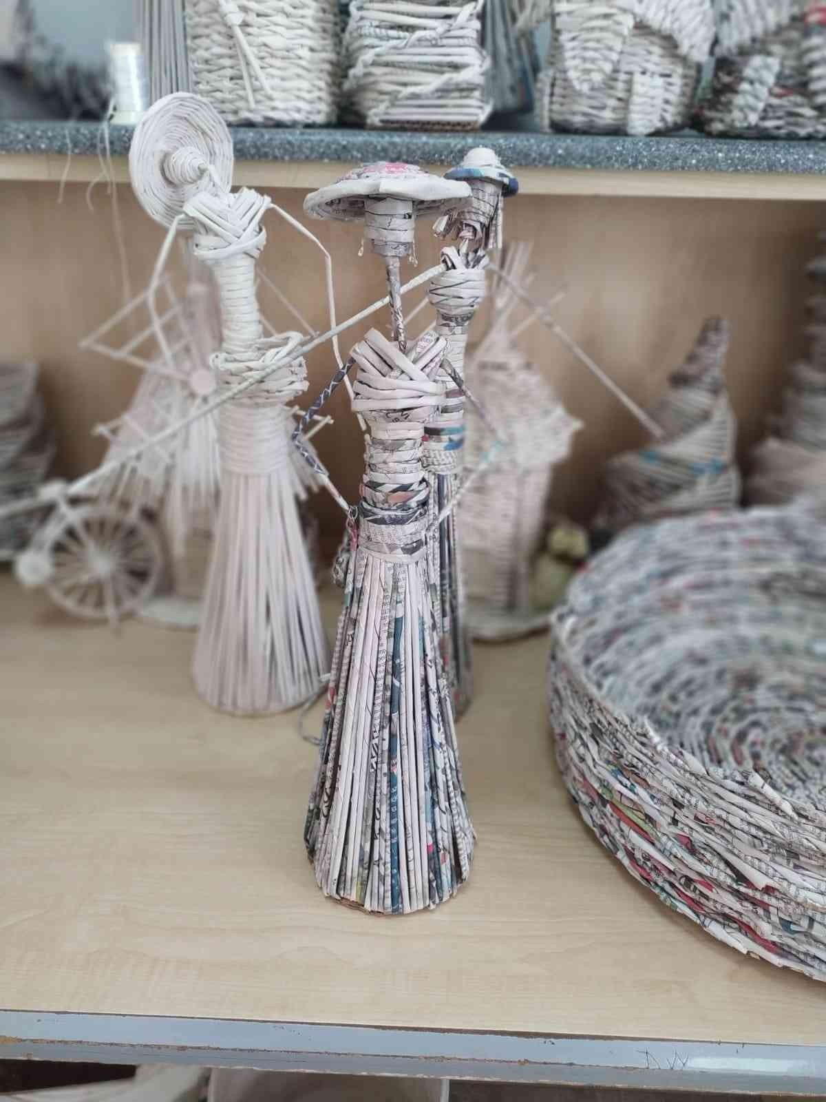 Atık malzemeleri hediyelik eşyalara çevirdiler