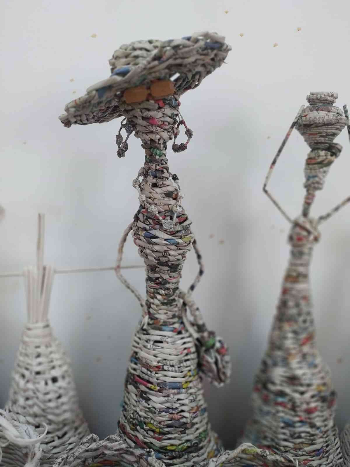 Atık malzemeleri hediyelik eşyalara çevirdiler