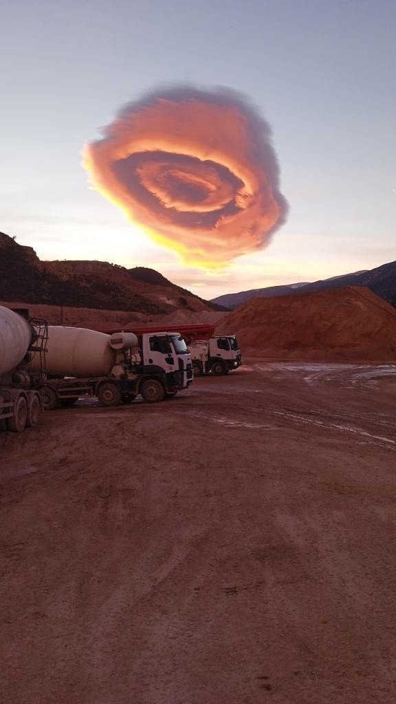 Bursa semalarında UFO görünümlü bulut