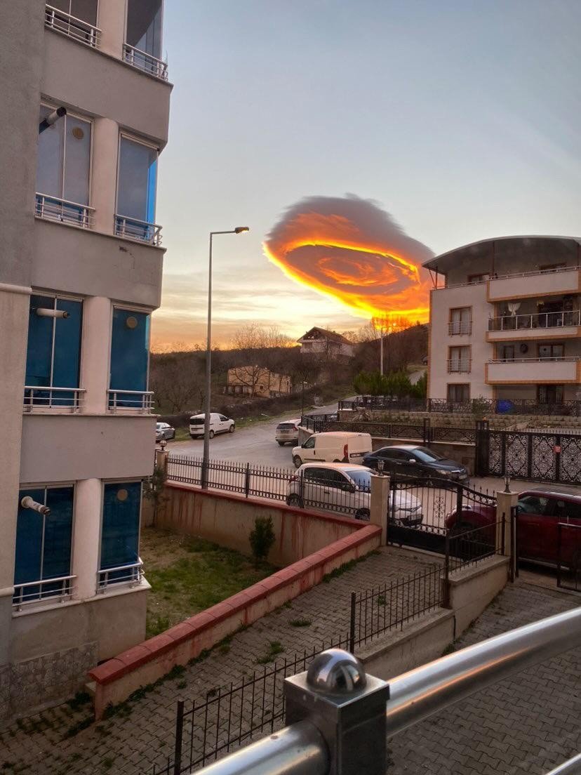 Bursa semalarında UFO görünümlü bulut