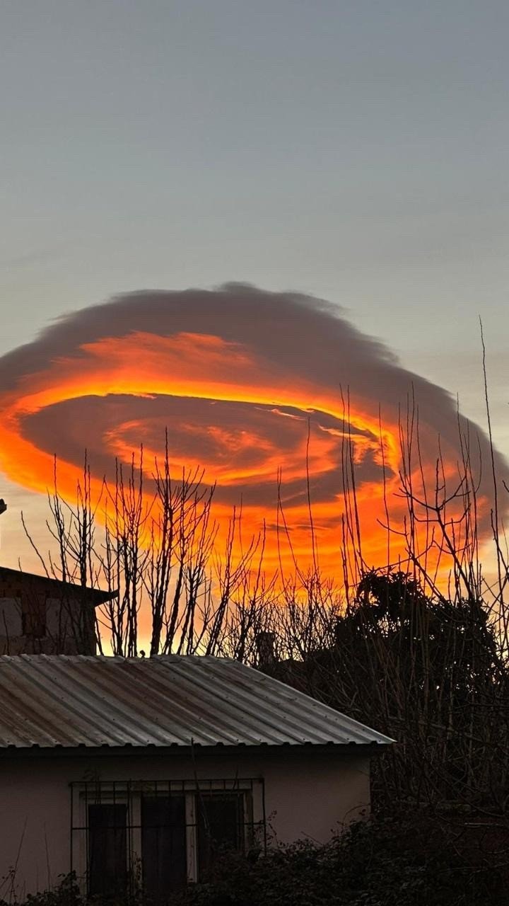 Bursa semalarında UFO görünümlü bulut