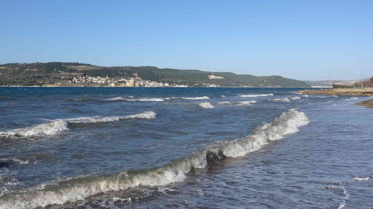 Lodos fırtınası nedeniyle Bozcaada ve Gökçeada’ya feribot seferleri iptal edildi