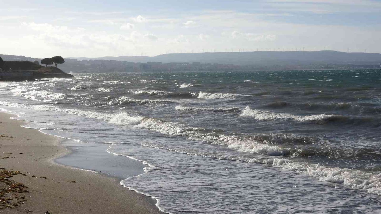 Lodos fırtınası nedeniyle Bozcaada ve Gökçeada’ya feribot seferleri iptal edildi