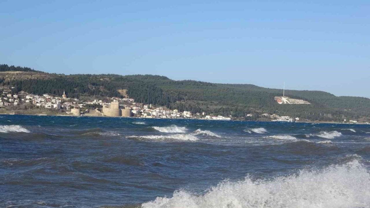 Lodos fırtınası nedeniyle Bozcaada ve Gökçeada’ya feribot seferleri iptal edildi